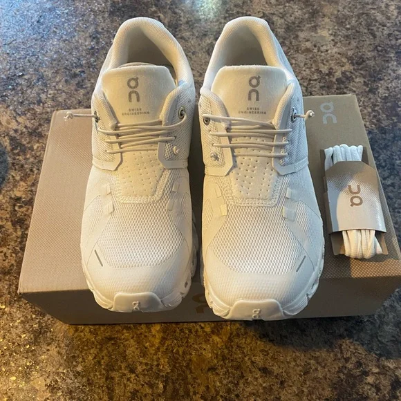 On Running-Cloud 5 White Athletic Shoes - Picture 2 of 3